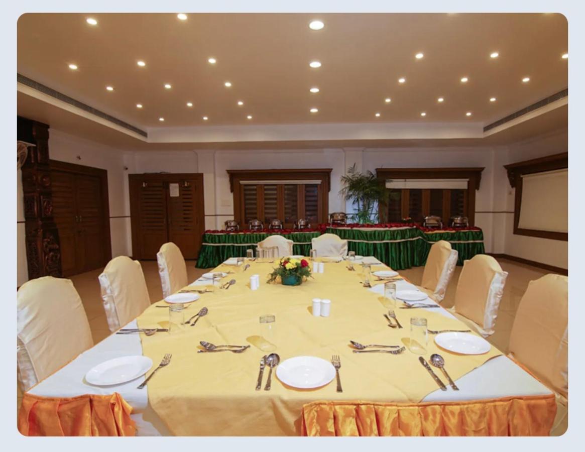 Hotel Sasthapuri Kozhikode Buitenkant foto